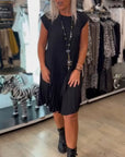 Round neck solid color pleated casual dress